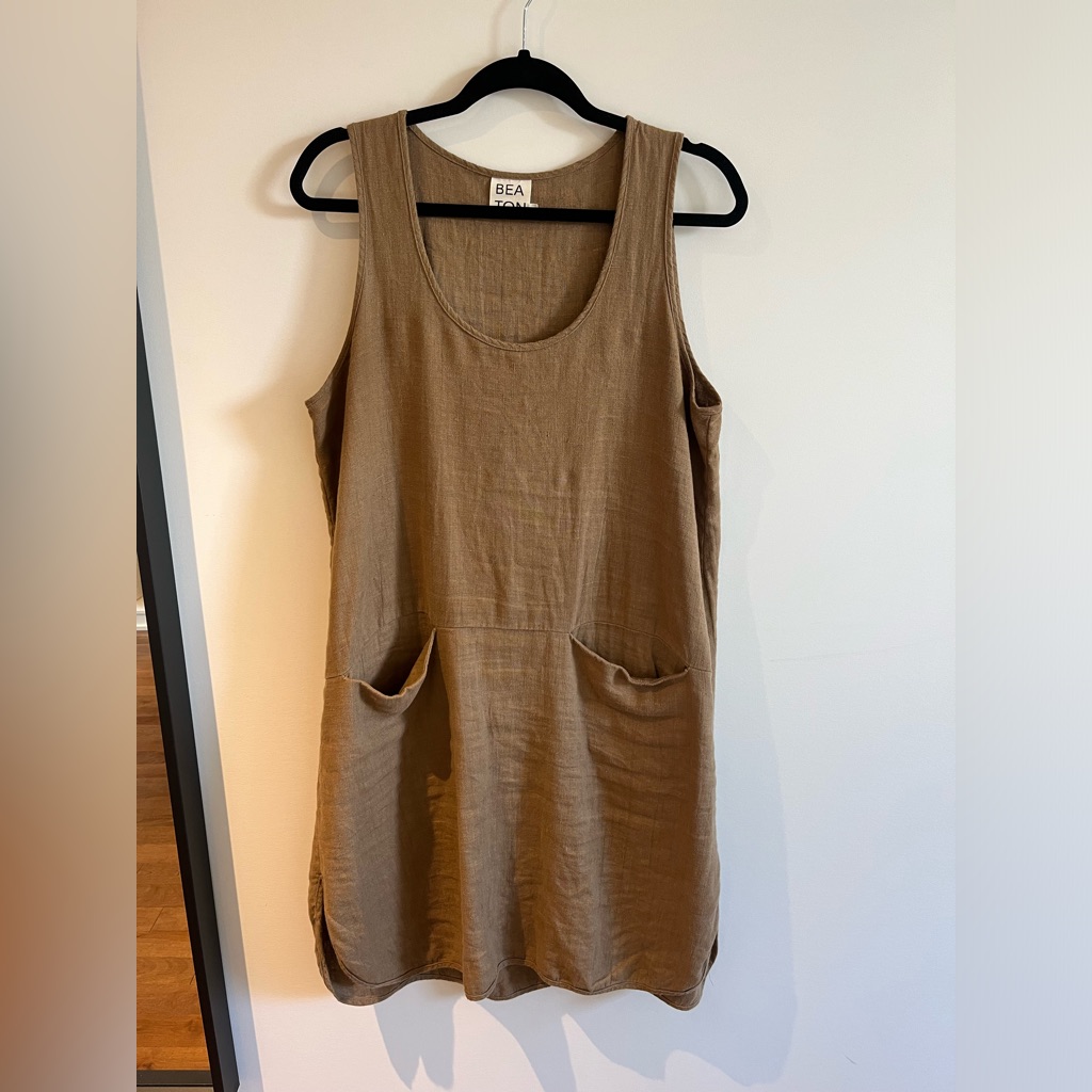 Beaton Linen Sleeveless Dress. Size Large.